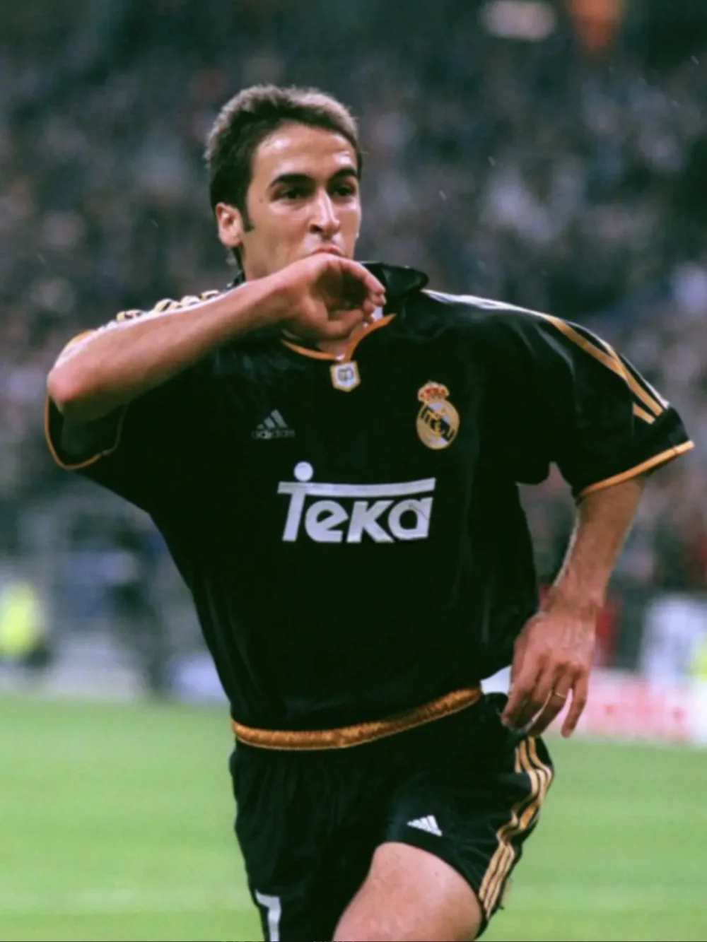 Real Madrid Away Kit 1999/01 (Half Sleeve) - Image 2