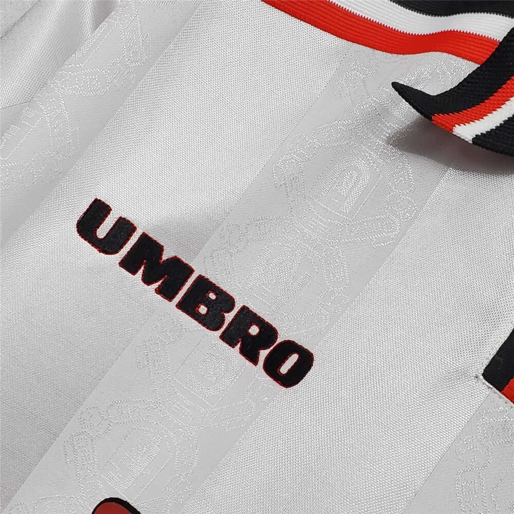 Manchester United Away Kit 1997/98 (Half Sleeve) - Image 3