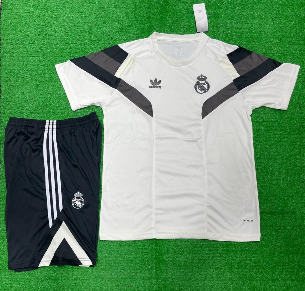 Real Madrid Rekive Special Edition Kit 25/26 (FC SET)