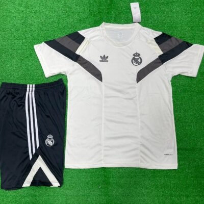 Real Madrid Rekive Special Edition Kit 25/26 (FC SET)
