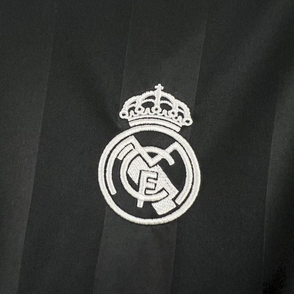 Real Madrid Black Goalkeeper Kit 25/26 (FV) - Image 2