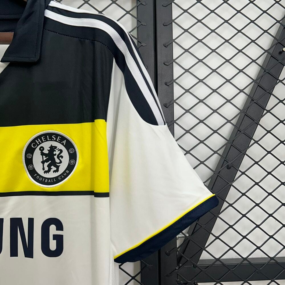Chelsea Away Kit 2011/12 (Half Sleeve) - Image 4