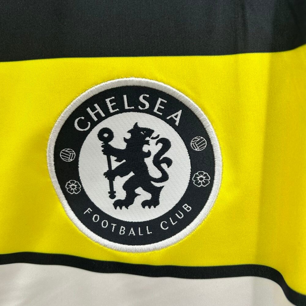 Chelsea Away Kit 2011/12 (Half Sleeve) - Image 3