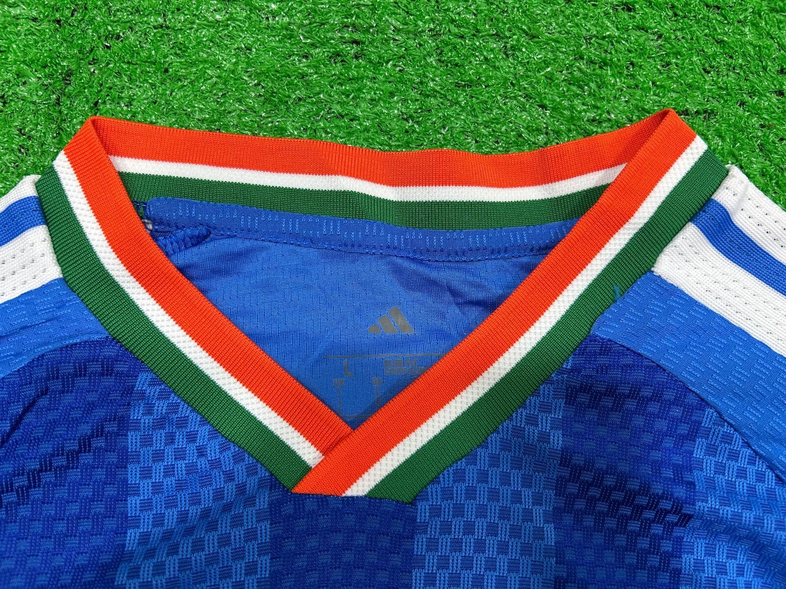 INDIA NEW T20 Cricket Jersey 25/26 (PV)(Apollo Tyres Sponsor) - Image 4